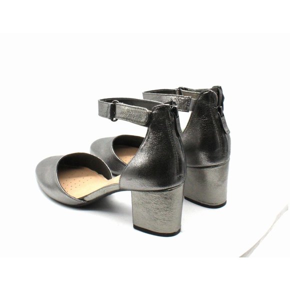 Women's Easy Spirit Crystal Pump - Picture 5 of 8